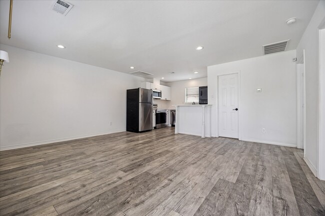 Building Photo - 2610 Cochran St