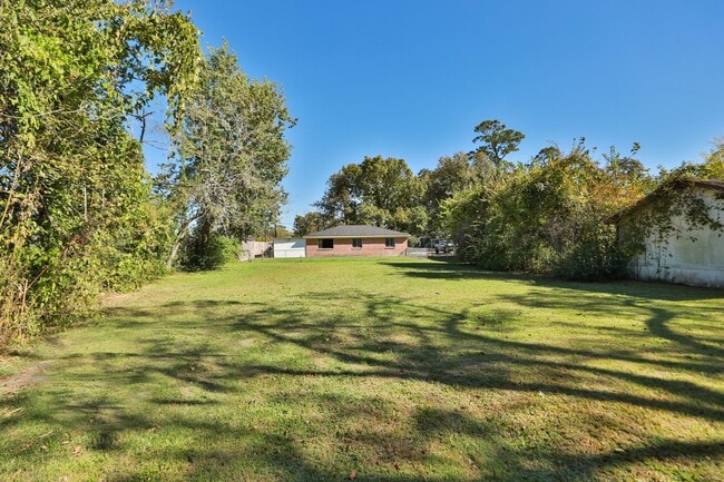 Building Photo - 812 Coolidge St