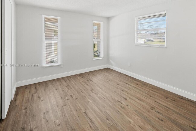 Building Photo - 101 Jasmine Ct