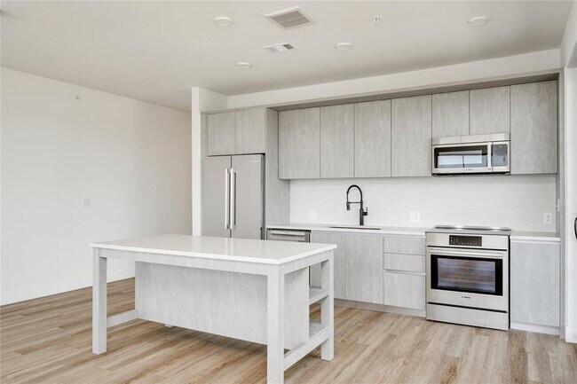 Building Photo - 4315 S Congress Ave