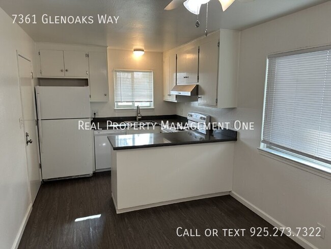Building Photo - 7361 Glenoaks Way