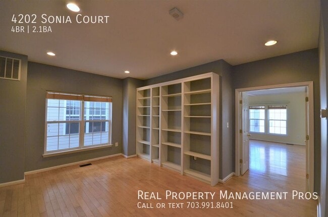 Building Photo - 4202 Sonia Ct