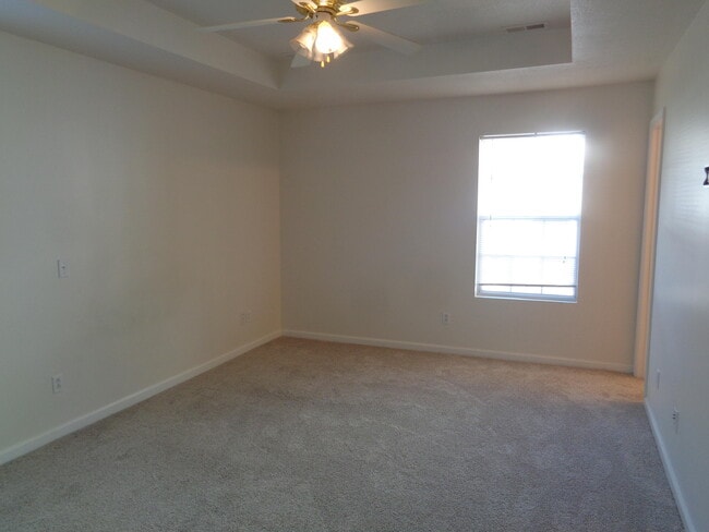 Building Photo - 408 Lindy Ln