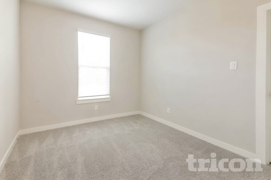 Building Photo - 2533 Dulaney Dr