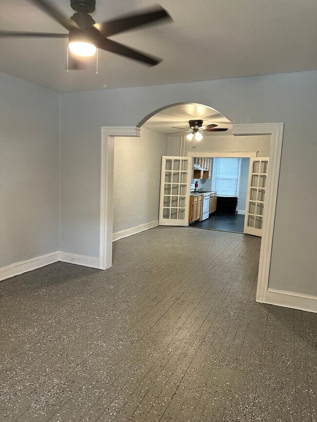 Building Photo - Spacious Home! Finished Basement! W/D! Available Now!