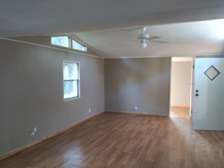 Building Photo - 8808 W Millpoint Rd