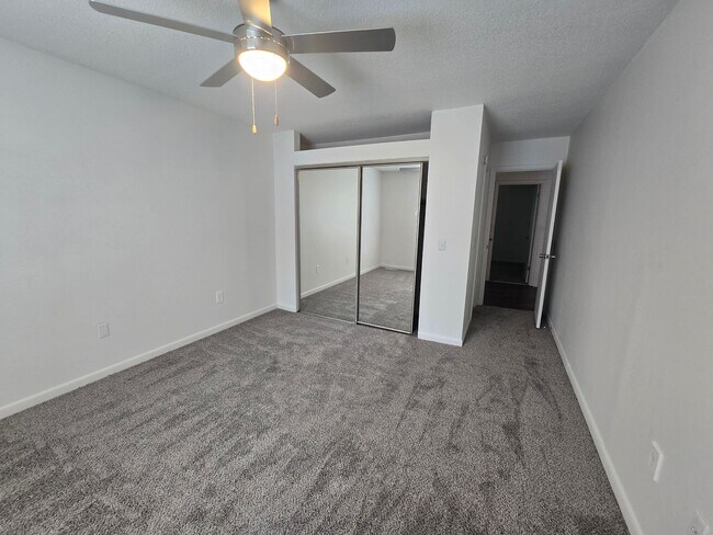Building Photo - Charming and Spacious Home