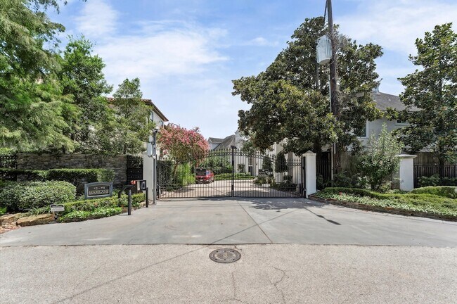 Building Photo - 7 Marilane St