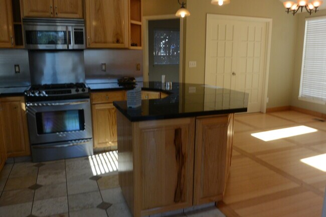 Building Photo - 2915 NE 53rd St