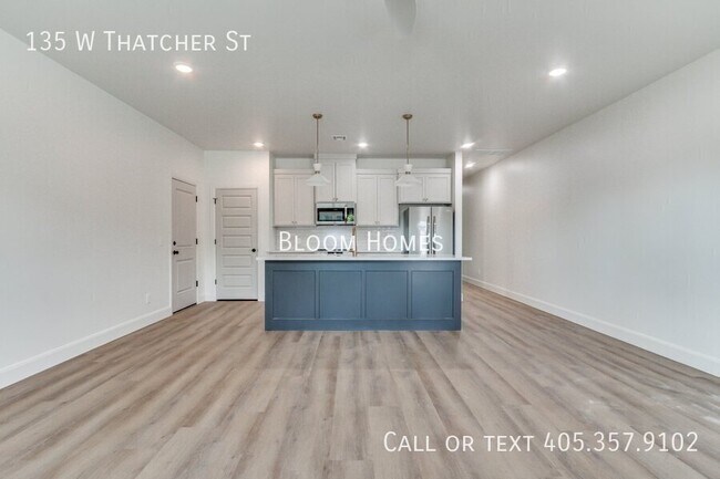 Building Photo - 135 W Thatcher St