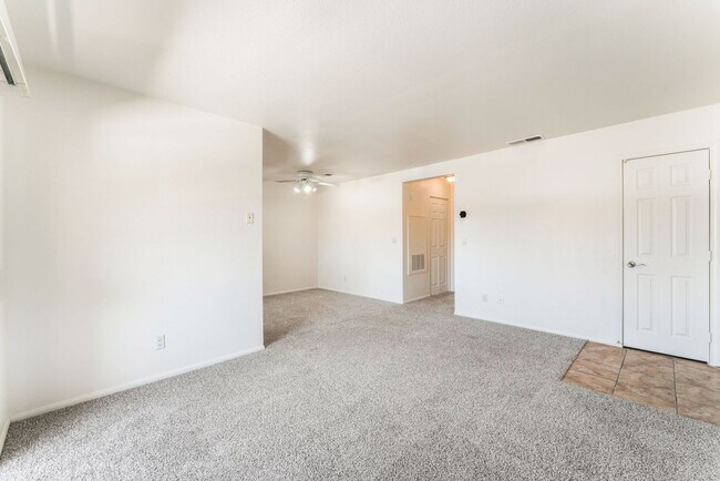 Building Photo - 7300 W Pirates Cove Rd