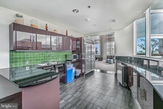 Building Photo - 5750 Bou Ave