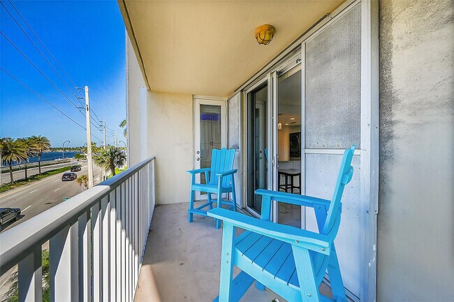 Building Photo - 1401 S Ocean Dr