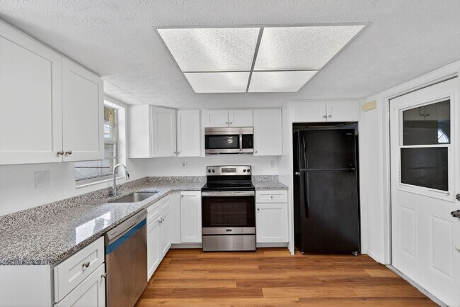 Building Photo - Beautiful 2 Bedroom, 2 Bathroom, 1 Car Garage home for rent.
