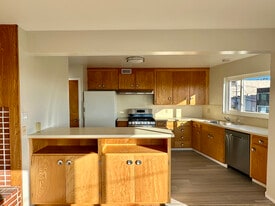 Building Photo - 2598 24th Ave