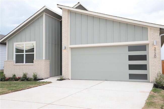 Building Photo - 3720 Niddry Dr