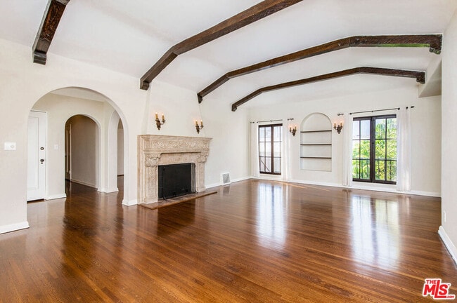 Building Photo - 846 S Lucerne Blvd