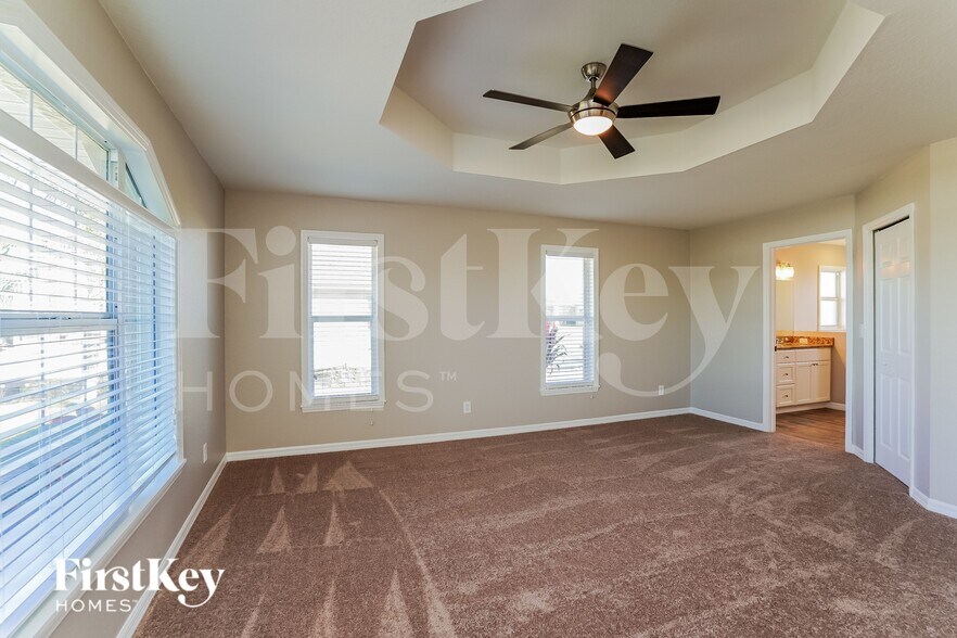 Building Photo - 1821 NW 23rd Ave