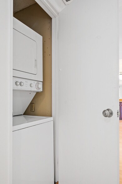 Building Photo - 10535 Wilshire Blvd