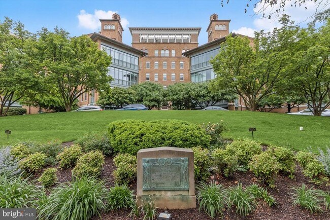 Building Photo - 2425 L St NW