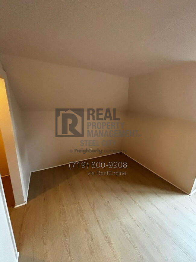Building Photo - 1207 W 15th St