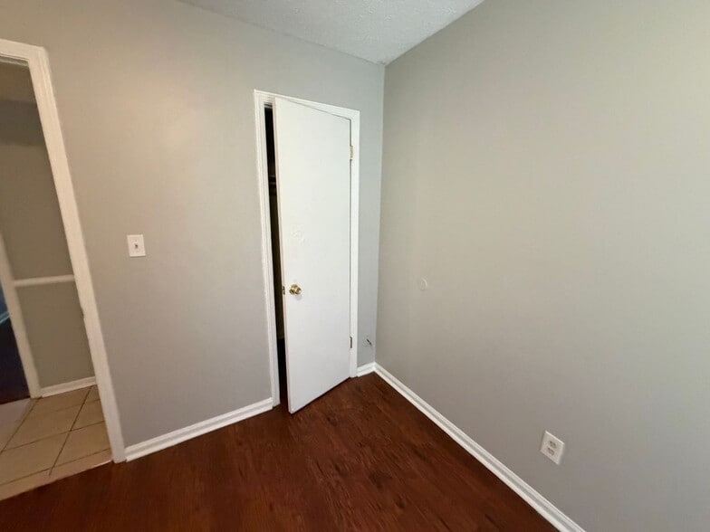 Building Photo - 5071 Gray Dr