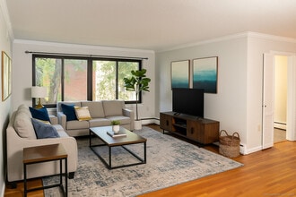 Building Photo - 9 Concord St