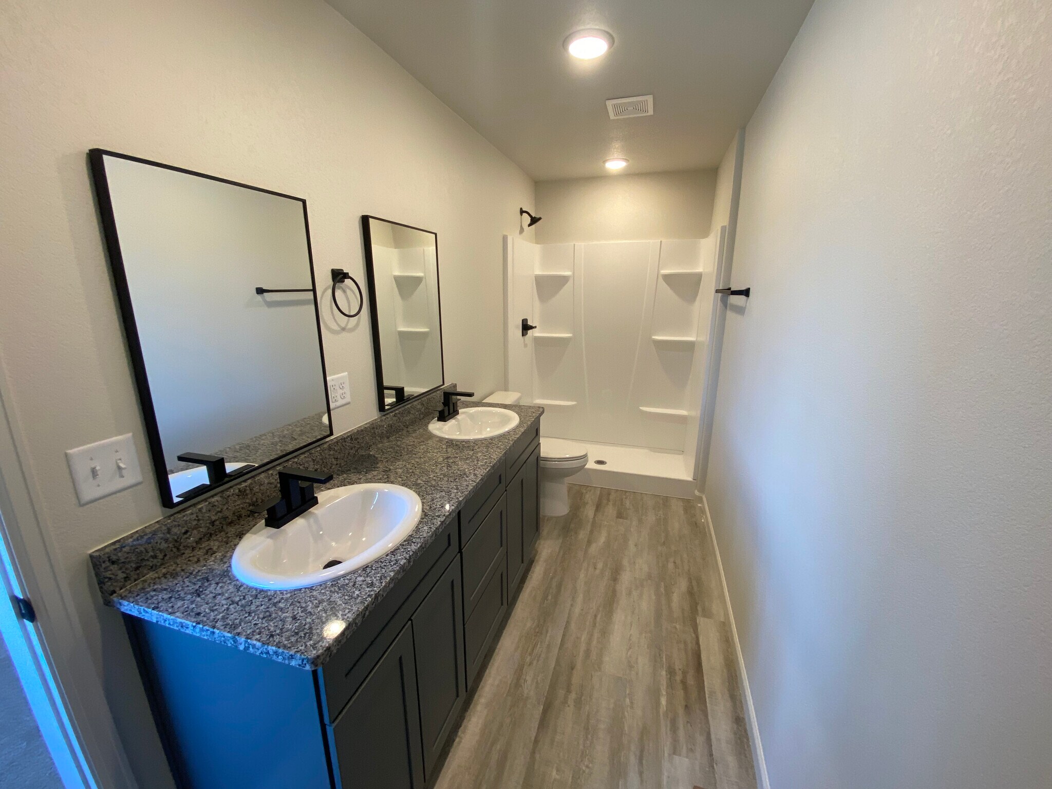 Master Bath - 1506 Alyssaelaine Dr