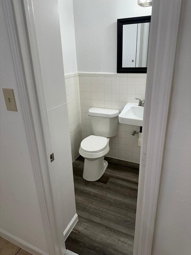 Building Photo - 301 Avondale St