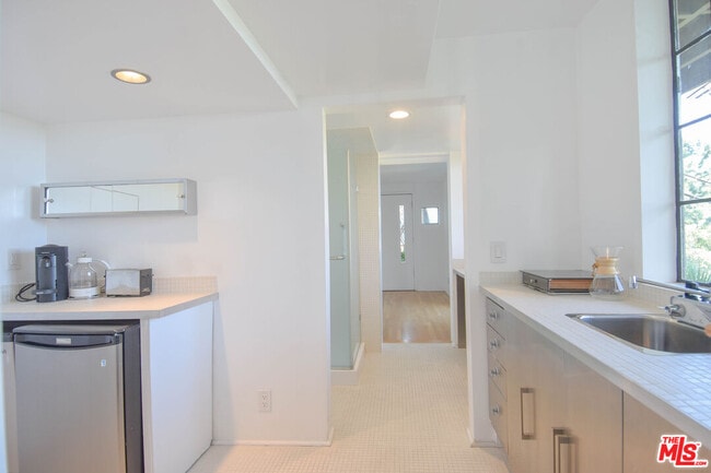 Building Photo - 8895 Appian Way