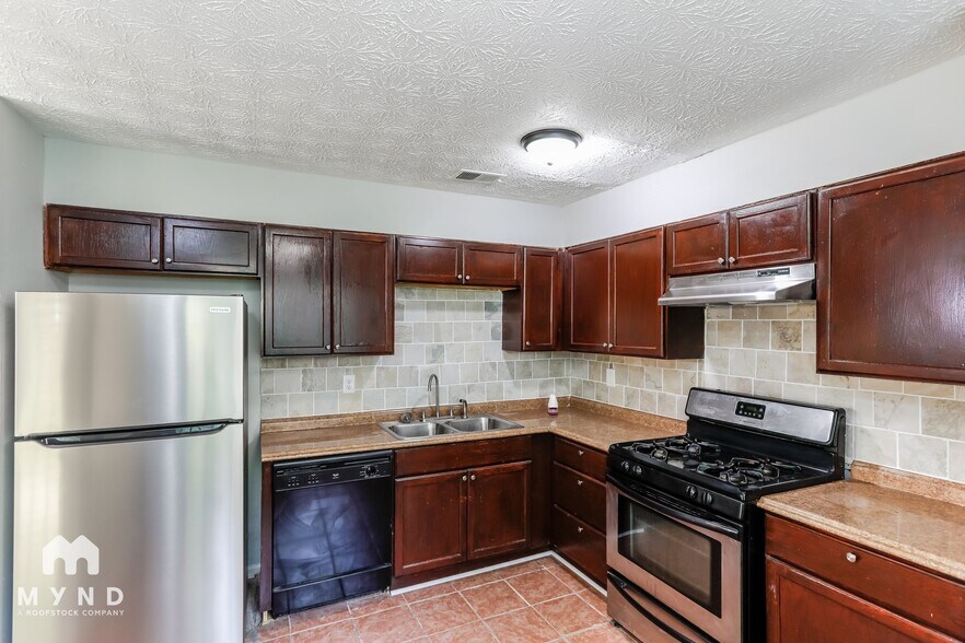 Building Photo - 5550 Panola Pl