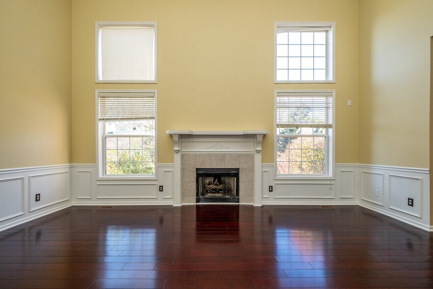 Building Photo - 466 Ivy Ln