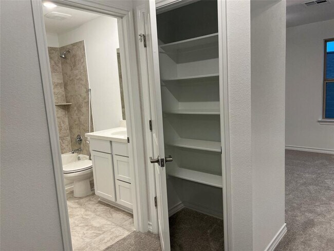 Building Photo - 497 Papaya Dr