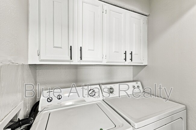 Building Photo - 8133 Foxfire Ln