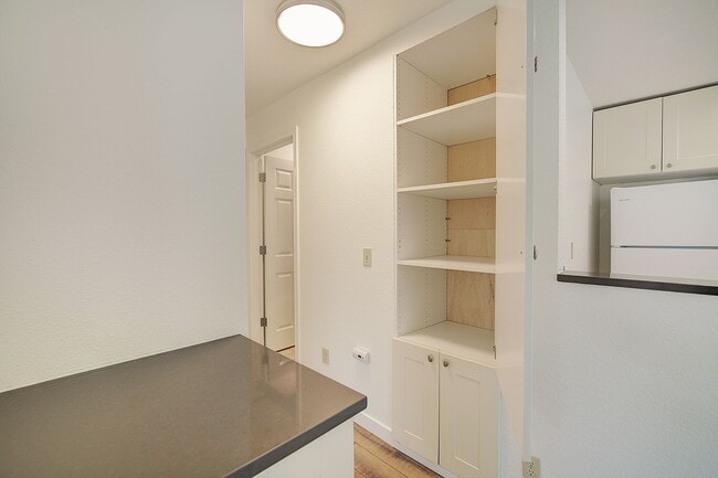 Building Photo - 2Bd/1Ba Issaquah Duplex