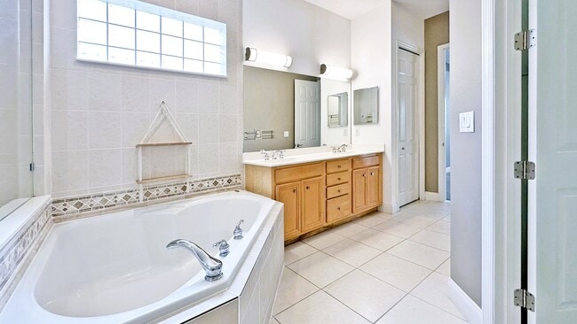 Building Photo - Elegant 4-Bedroom Home in Turtle Creek with Resort-Style Pool