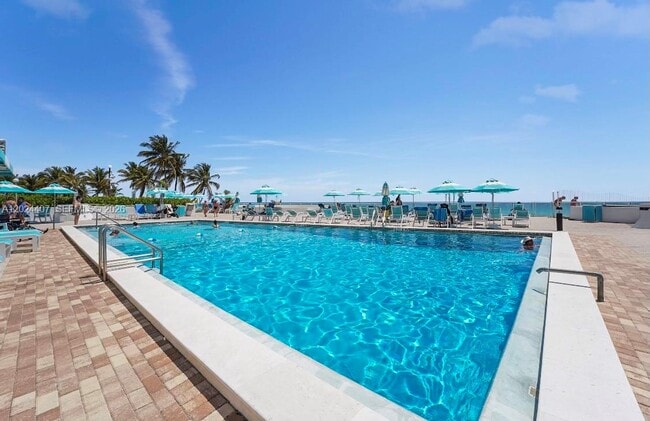 Building Photo - 3140 S Ocean Dr