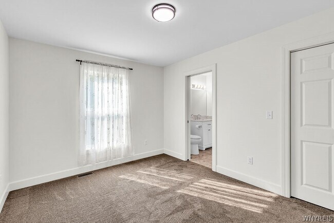 Building Photo - 4017 W River Pkwy