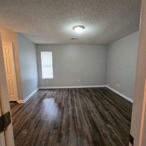 Building Photo - 4400 Rosswood Dr