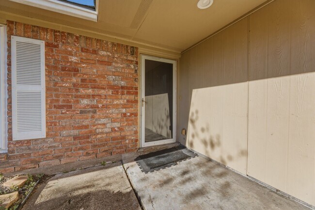 Building Photo - 5211 Court Rd