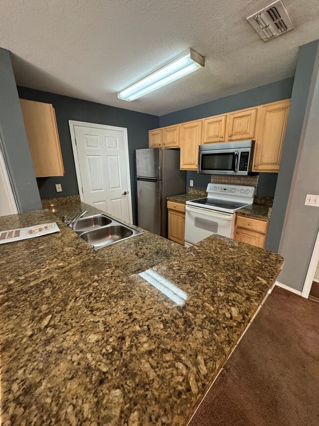 Building Photo - First 2 weeks free offer