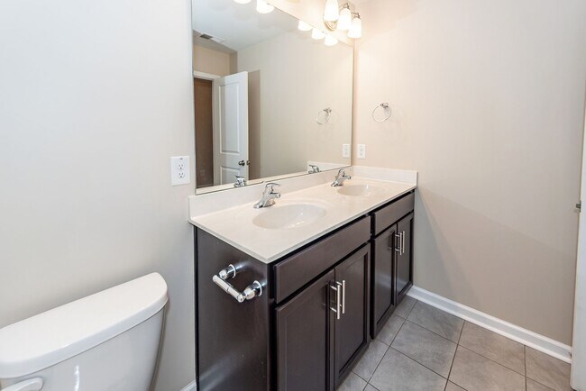 Building Photo - 3 Bedroom, 2.5 Bathroom Home in Hunters Bend - Ladson