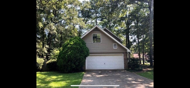 Building Photo - 200 Scarlet Dr