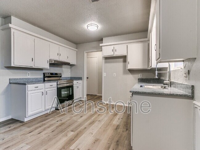 Building Photo - 401 NW 86th St