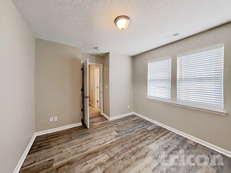 Building Photo - 5017 Gibbons Link Rd