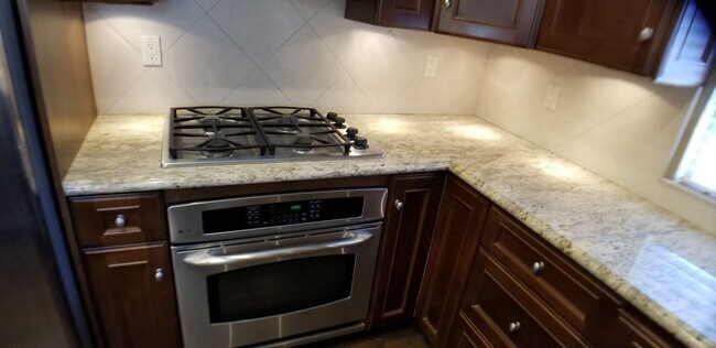 Building Photo - Corsica Villas Condo!