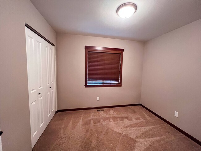 Building Photo - 3 Bed 2 Bath Rambler Gold Bar w/ RV Parking