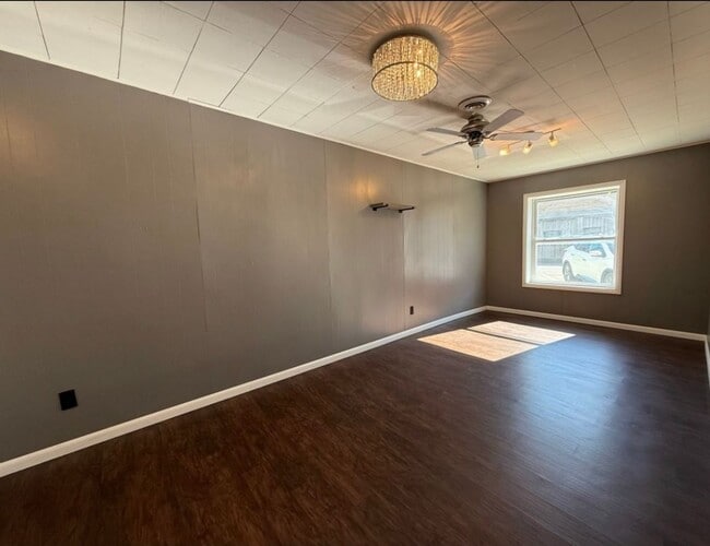 Building Photo - Downtown Maroa! 3 bed, 1.5 bath