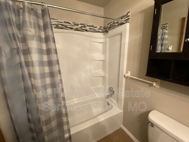 Building Photo - 2535 W Primrose Ln