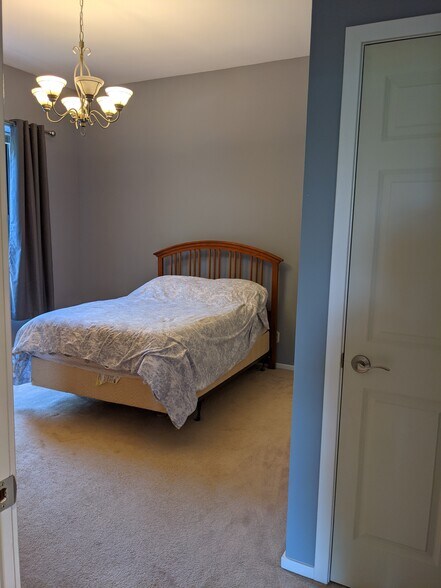 Main bedroom (small linen closet) - 4496 Maryland Ave